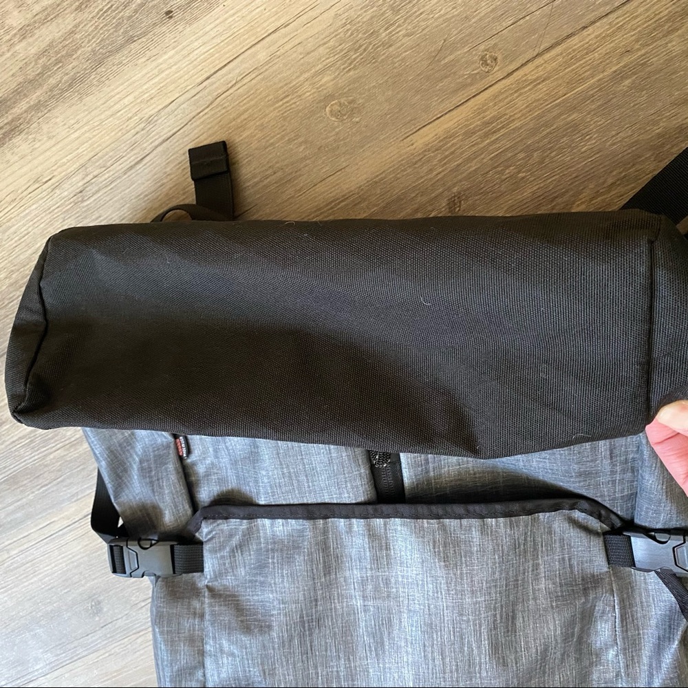 🆕Flowfold Commuter Center Zip Backpack Gray USA - Picture 7 of 9